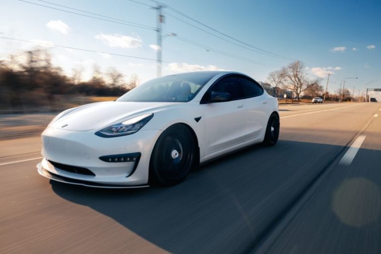 Tesla Class Action Lawsuit 2023 Autopilot & SelfDriving Technology