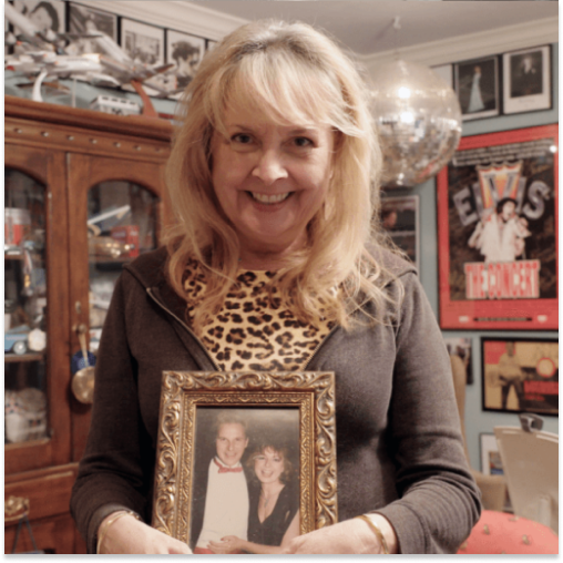 Kelley with a photo of her and her husband Jimmy